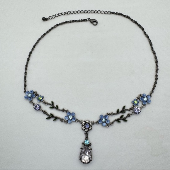Vintage Avon Blue White Crystal Floral Art Deco Gunmetal Pendant Necklace - Picture 2 of 7